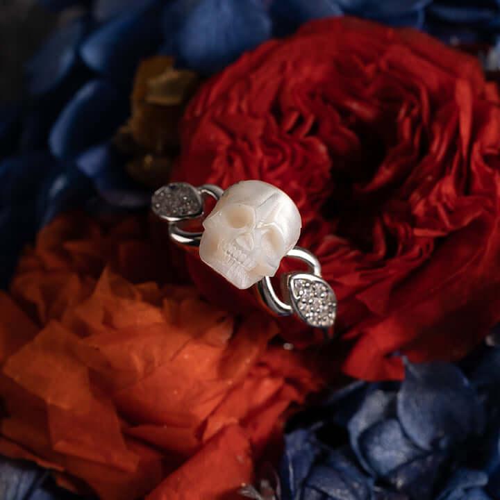 Belle Juri Simple Pearl Skull Leaf-Shape Ring