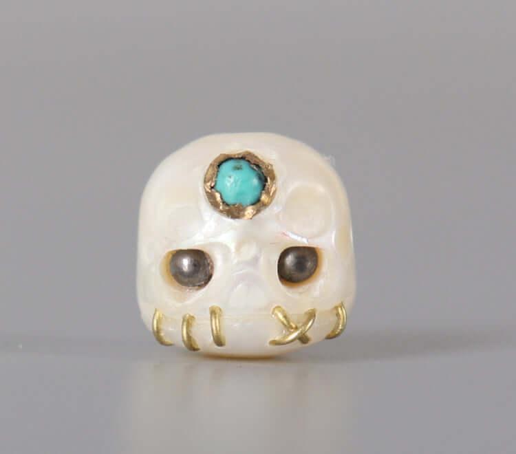 Belle Juri Ivory White Pearl Carved Śmaśana Skull Bead With Black Eyes