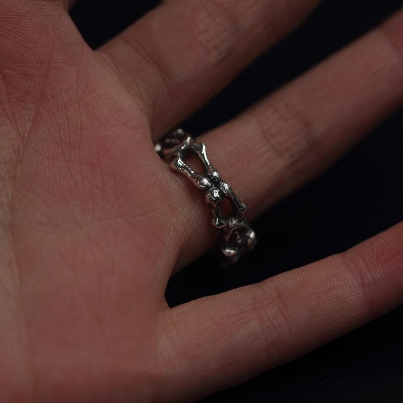 Belle Juri Pearl Skull Double Body Ring