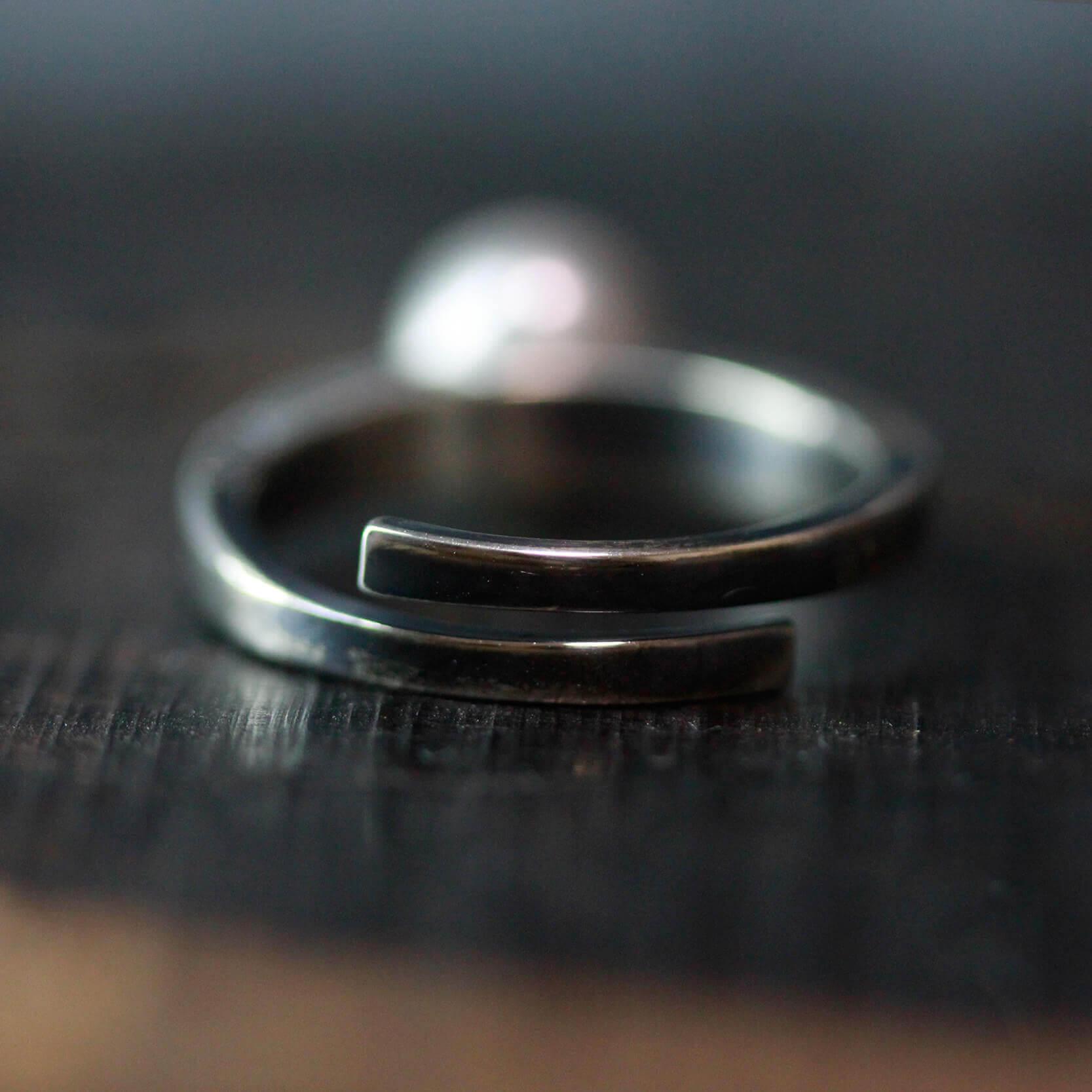 Belle Juri Vintage Pearl Skull Ring