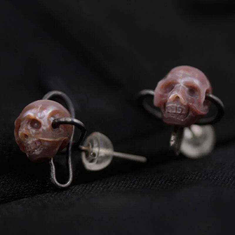 Belle Juri Simple Pearl Carved Skull Stud Earrings
