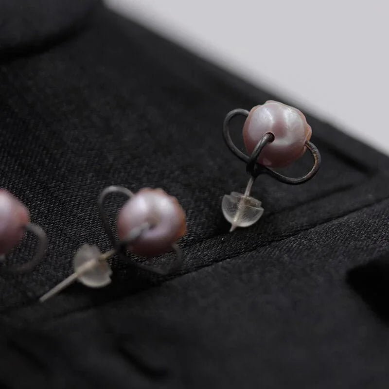 Belle Juri Simple Pearl Carved Skull Stud Earrings
