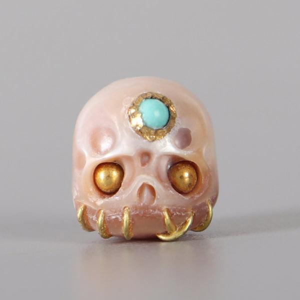 Belle Juri Light Orchid Pearl Carved Śmaśana Skull Bead With Golden & Black Eyes