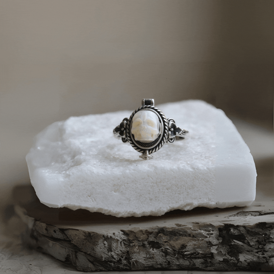 Vintage Retro Distressed silver Pearl Skull Pillbox Ring-Belle Juri