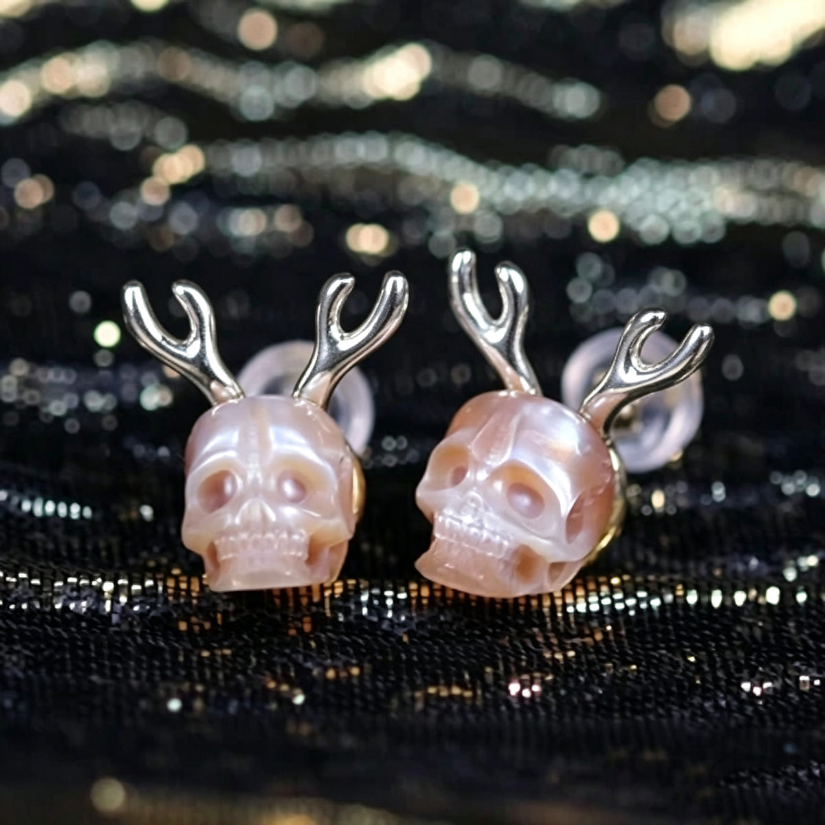 Pendientes de calavera de perlas astas