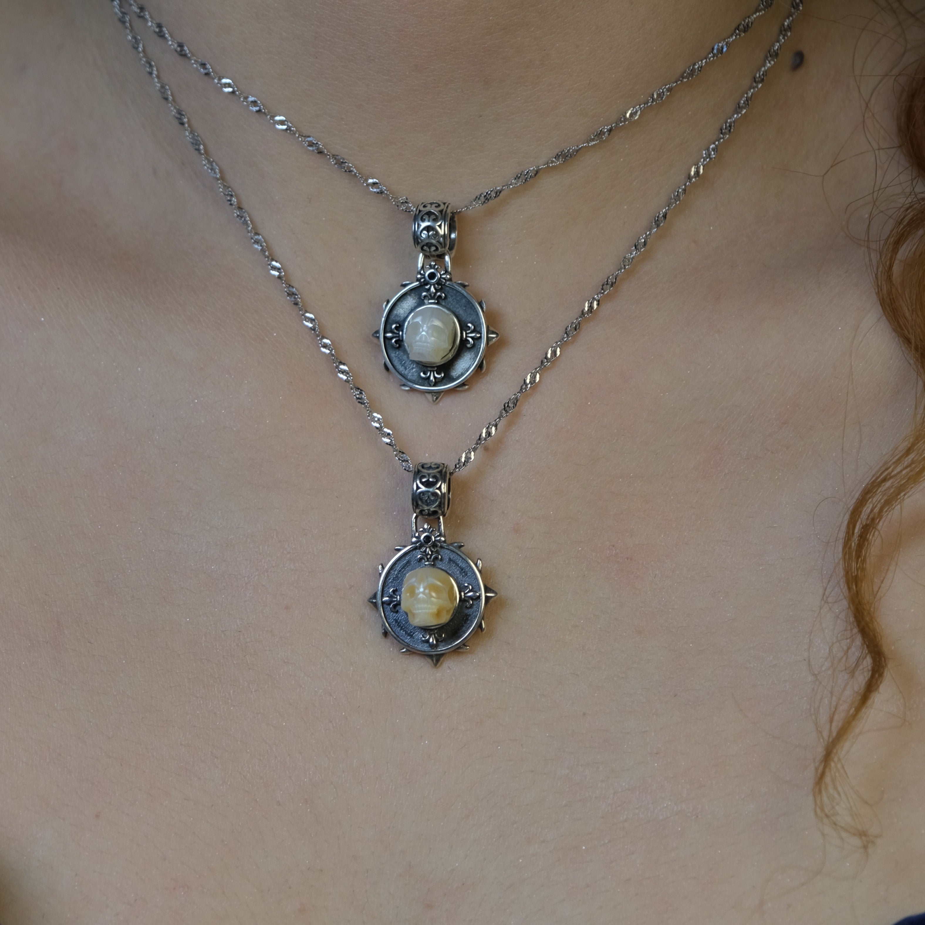 Collar de escudo de círculo de calavera de perla barroque