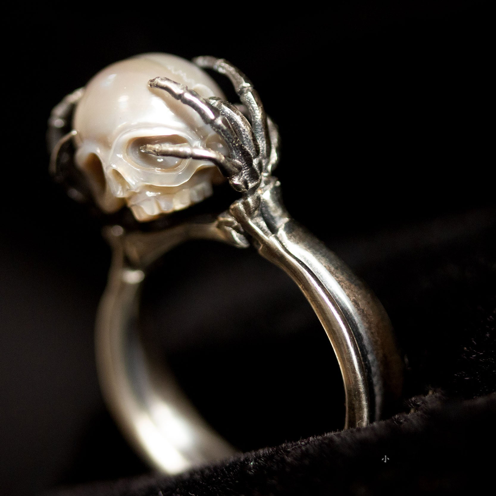 Be A Thinker Grey Pearl Cranium Ring