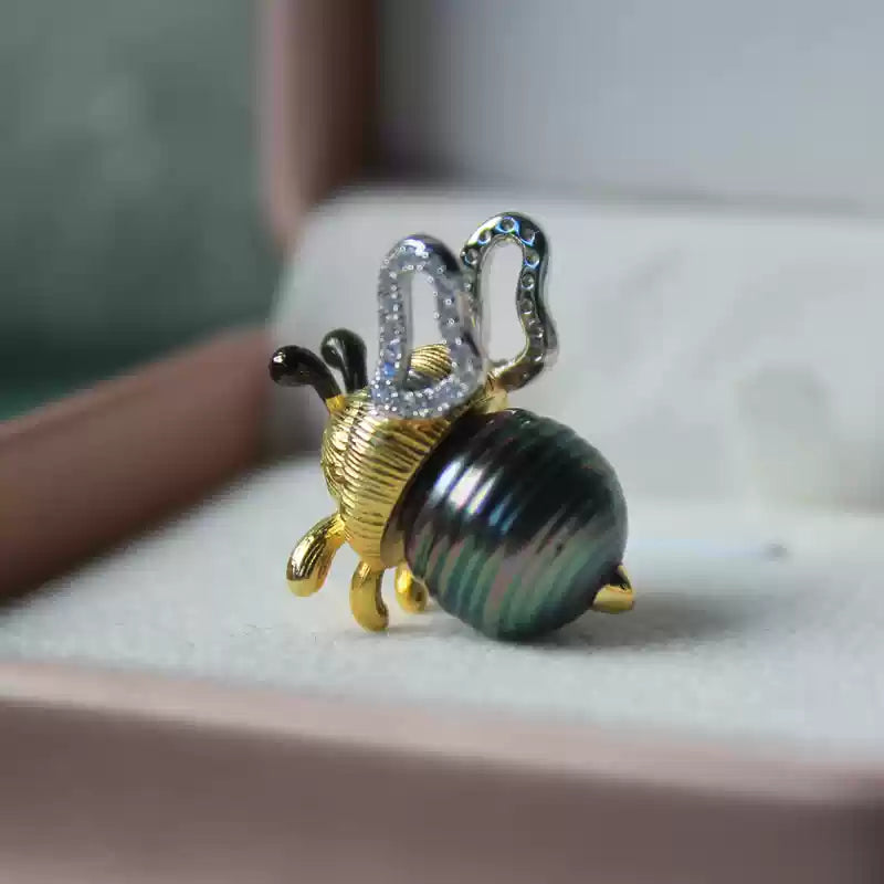Bee Tahitian Pearl Necklace