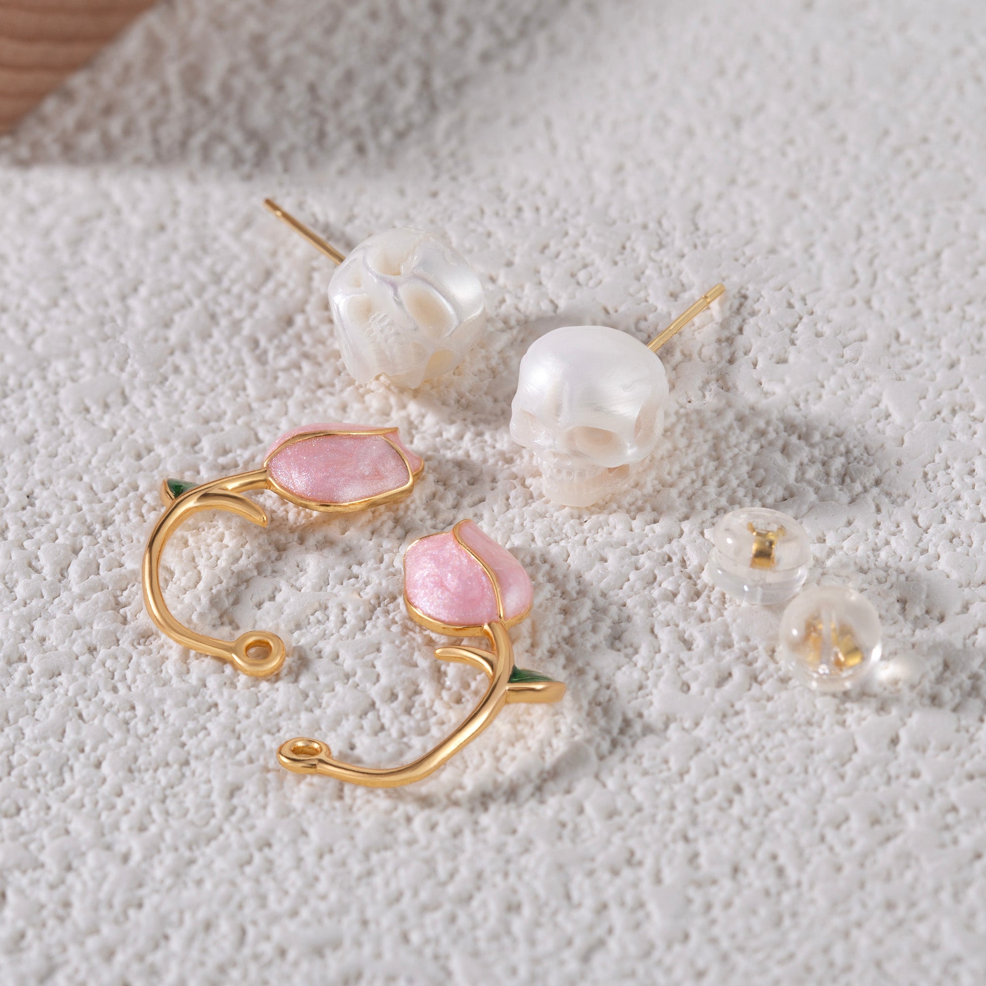Tulip Pearl Skull Stud Earrings