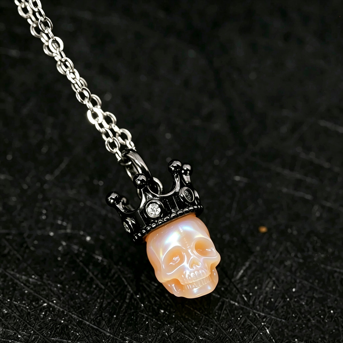 Collar de colgra de cráneo de la corona negra Cz Cz Pearl