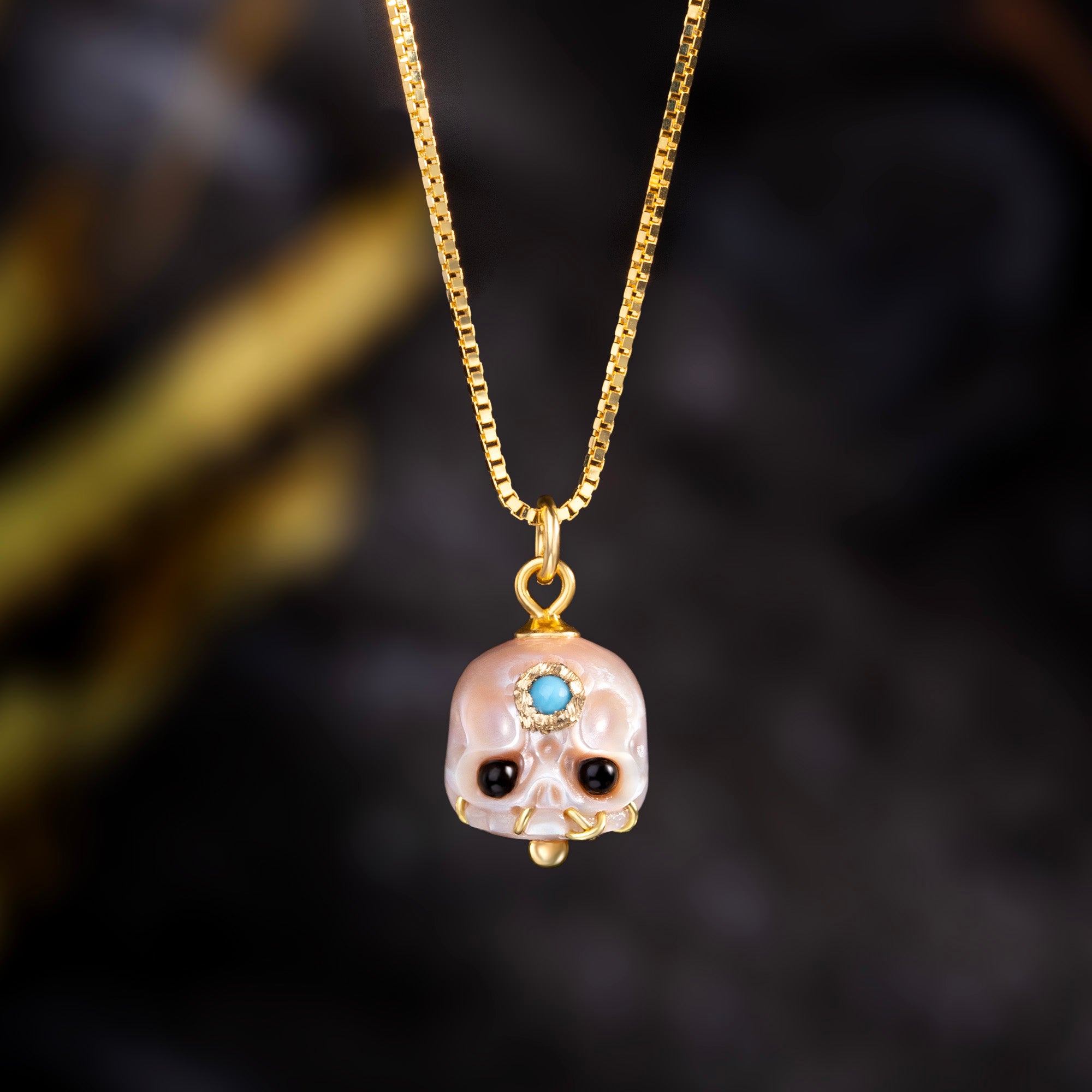 Carved Pearl Skull Śmaśana Bead Necklace With Black Eyes