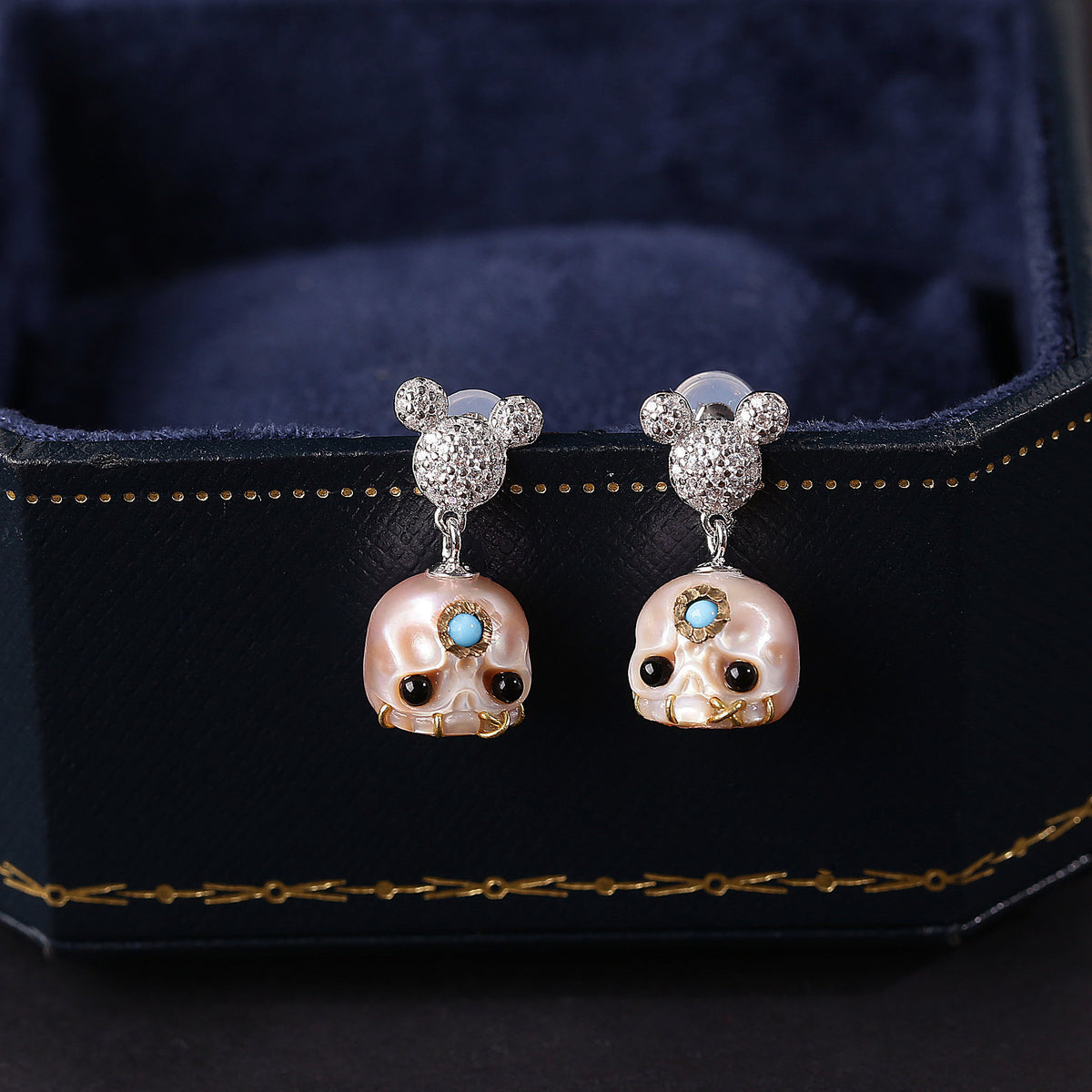 Mickey Ears Carved Pearl Skull Śmaśana CZ Sparkle Stud Earrings