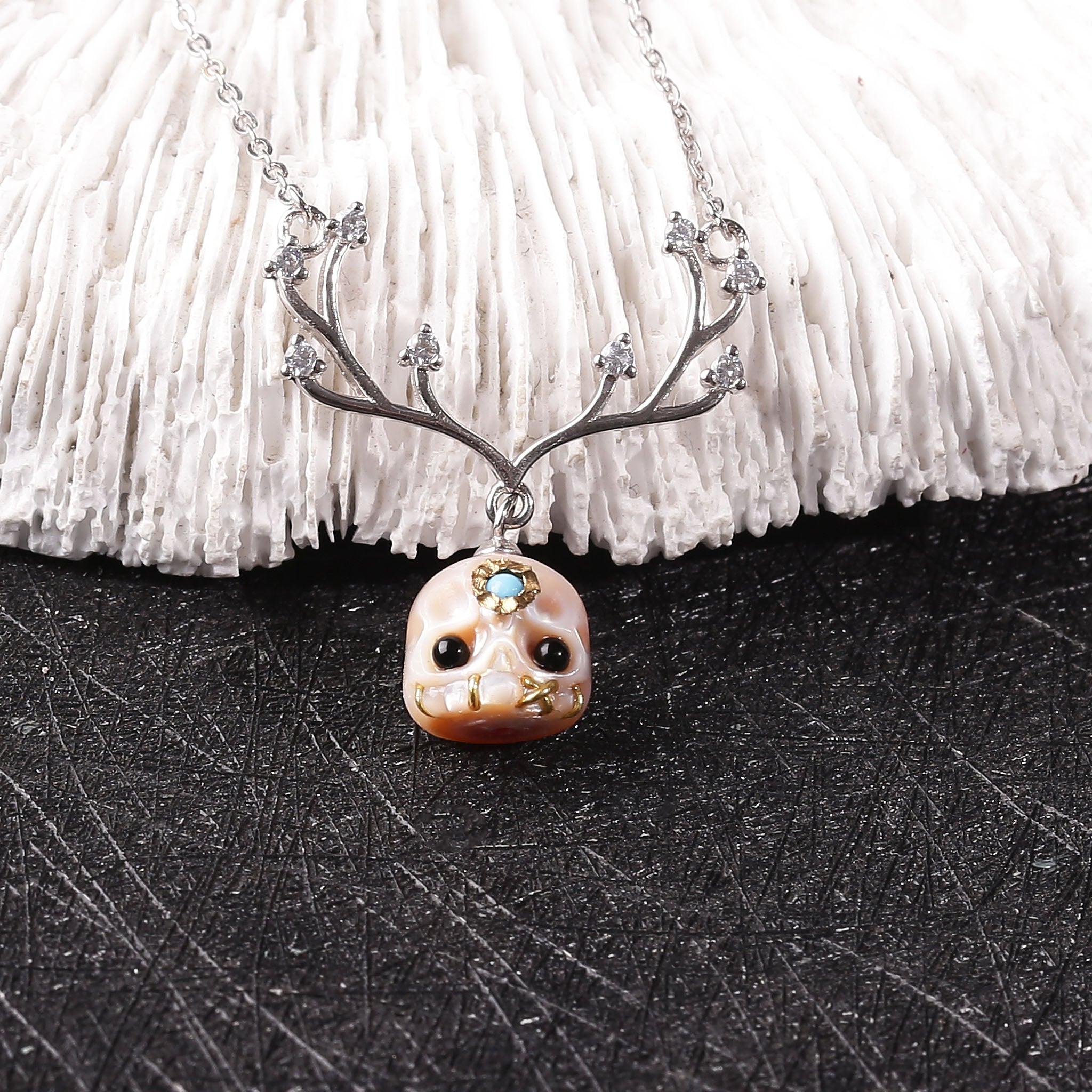 Christmas Reindeer Antler Carved Pearl Skull Śmaśana Necklace