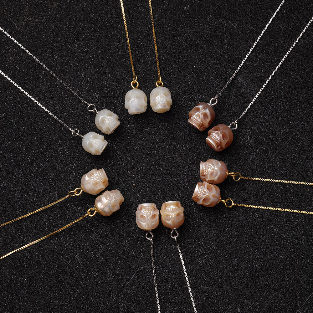 Pendientes de enrollador de oreja de calavera de perla delicada