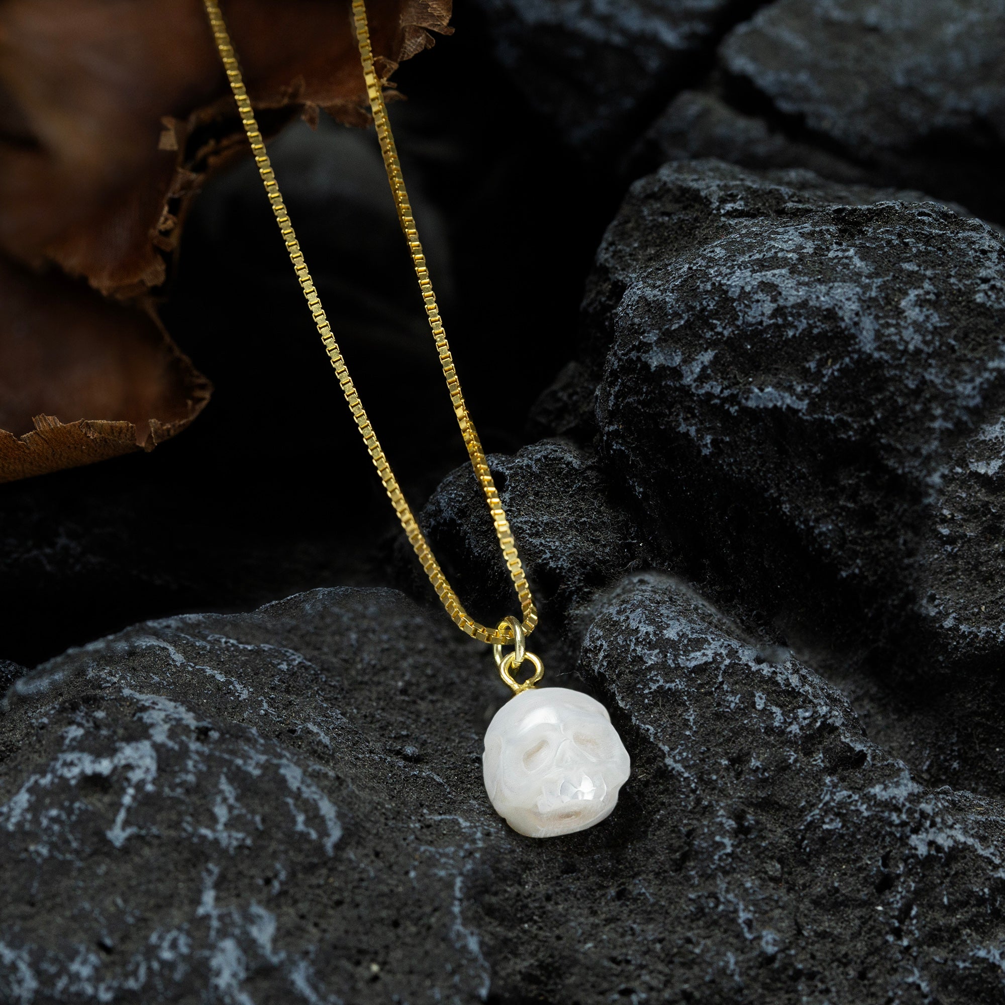 Collar colgante de cráneo de cráneo de perla simple y delicada