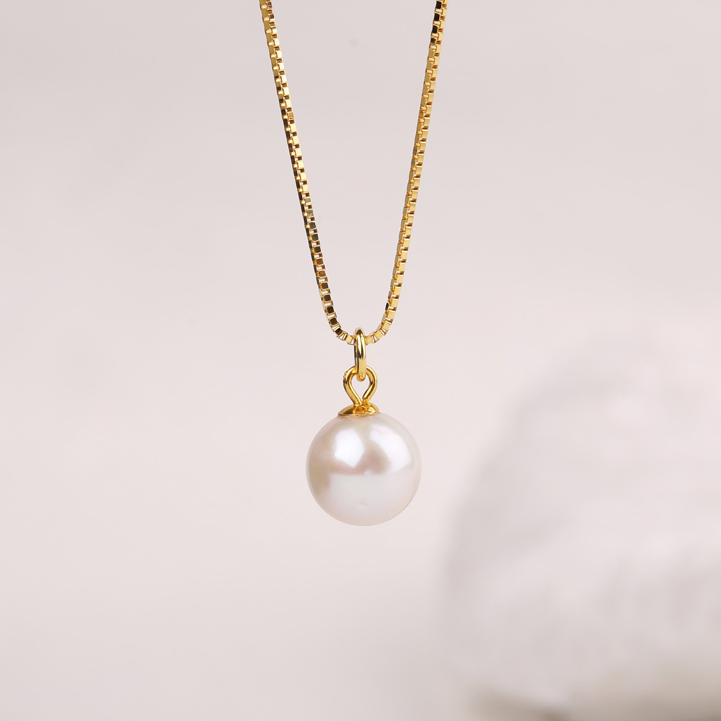 Dainty Simple Pearl Necklace
