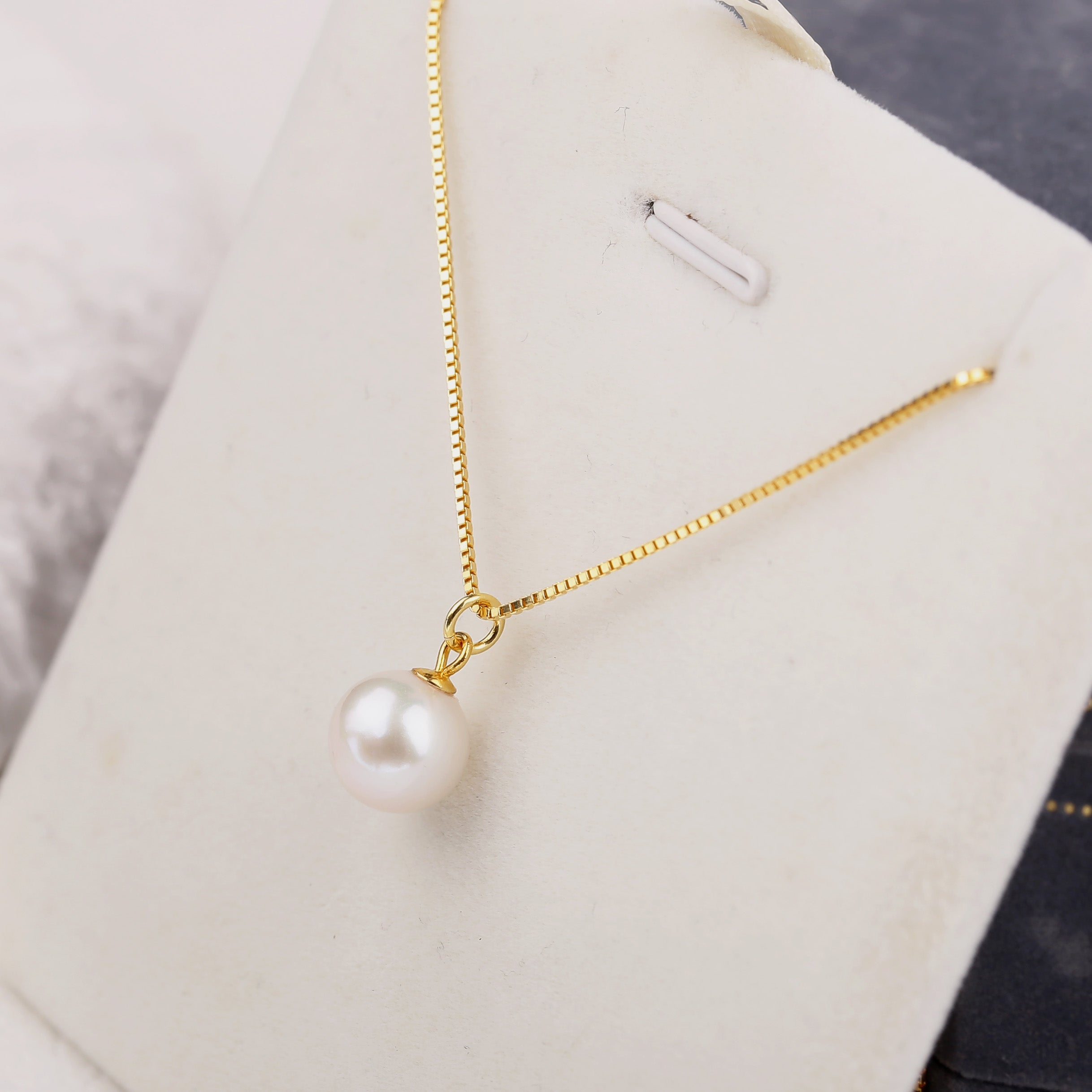 Dainty Simple Pearl Necklace