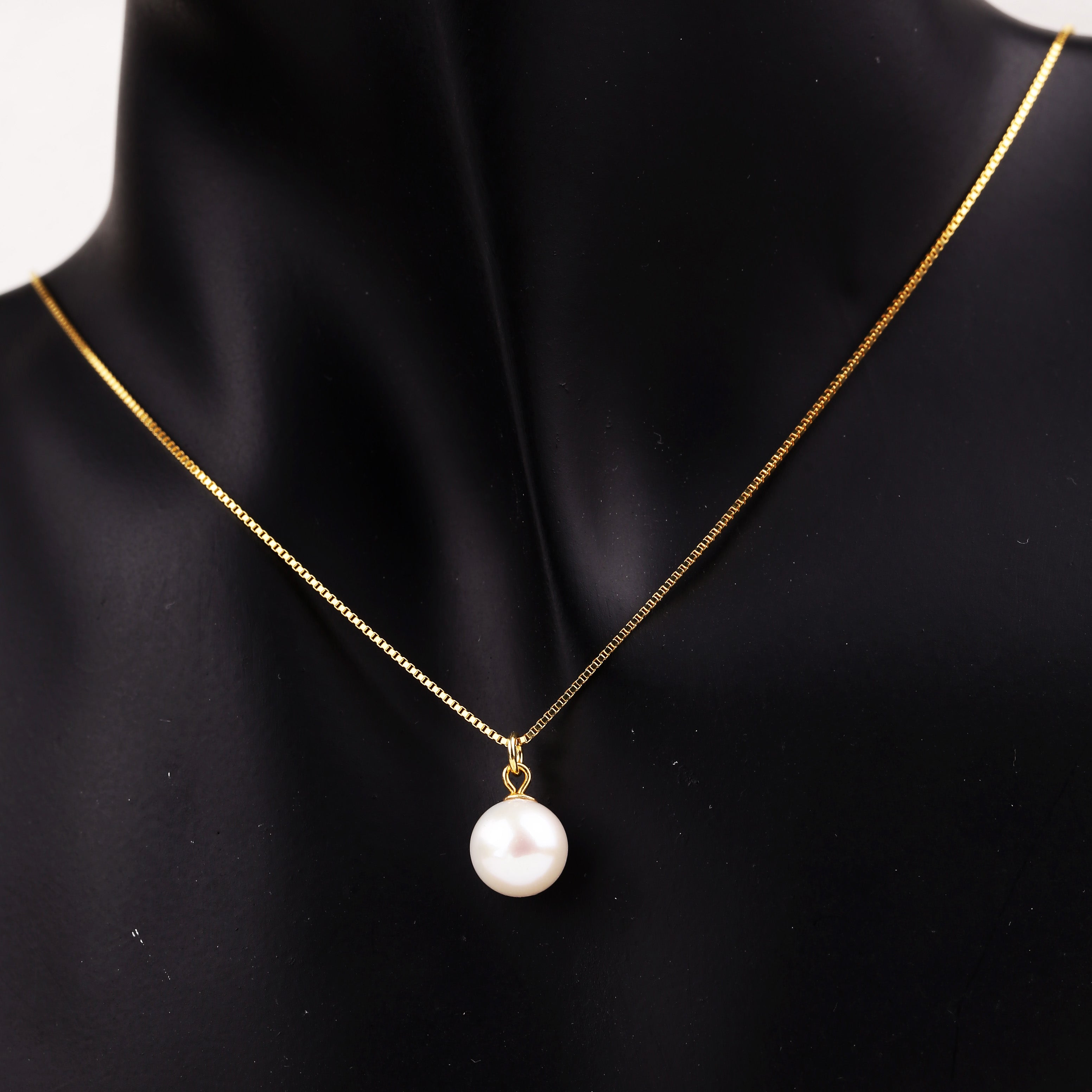 Dainty Simple Pearl Necklace