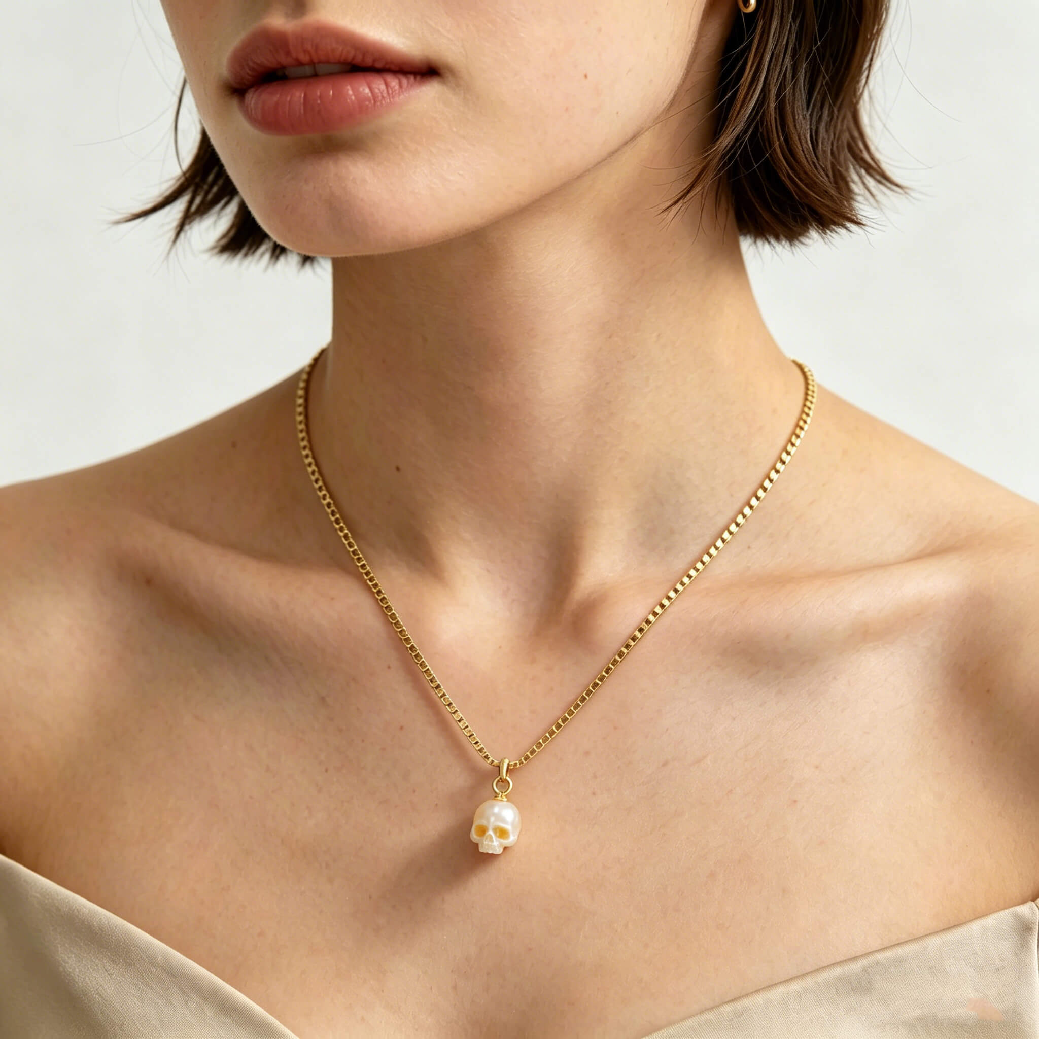 Dainty Simple Pearl Cranium Pendant Necklace