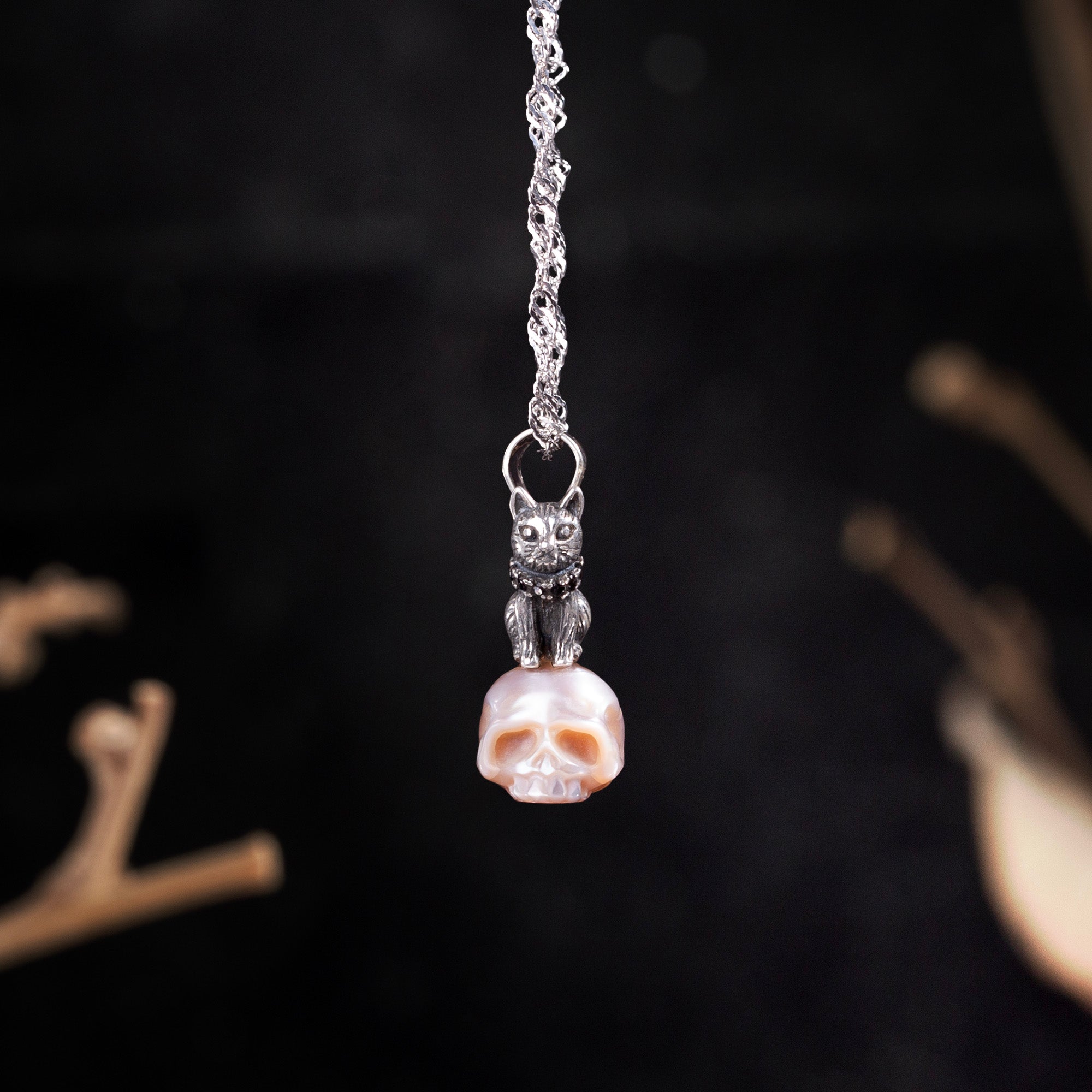 Halskette mit Perlen-Totenkopf im Used-Look