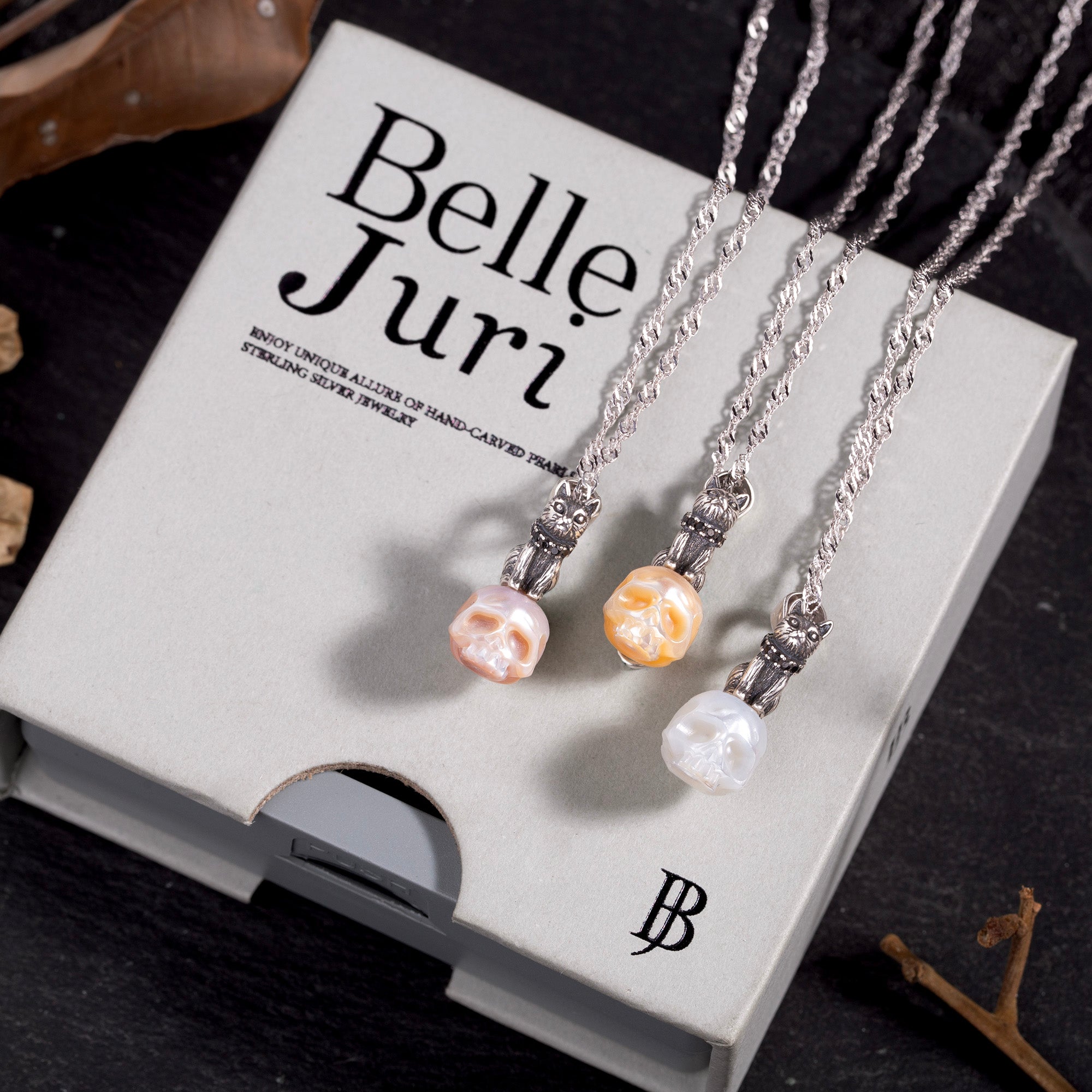 Halskette mit Perlen-Totenkopf im Used-Look