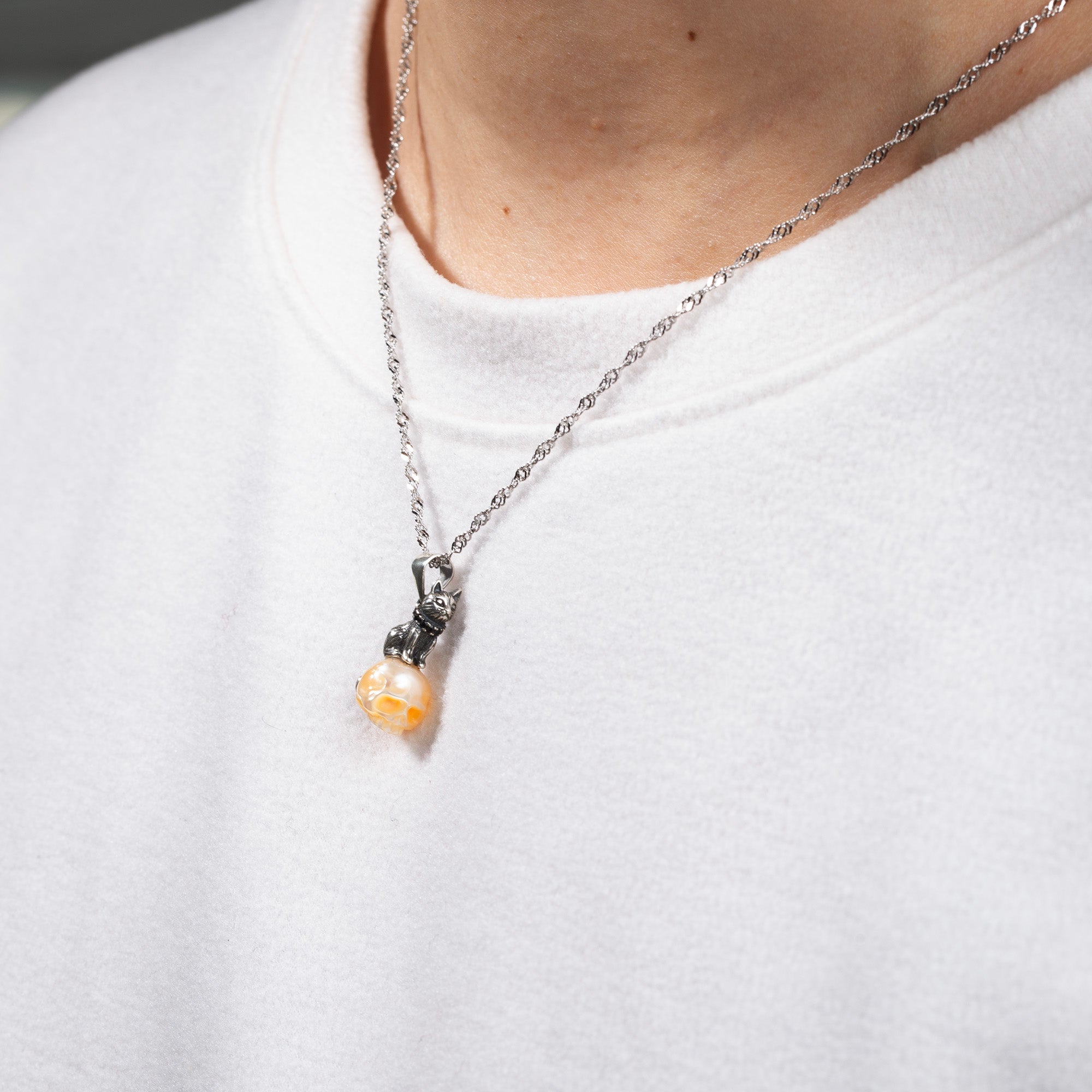 Halskette mit Perlen-Totenkopf im Used-Look