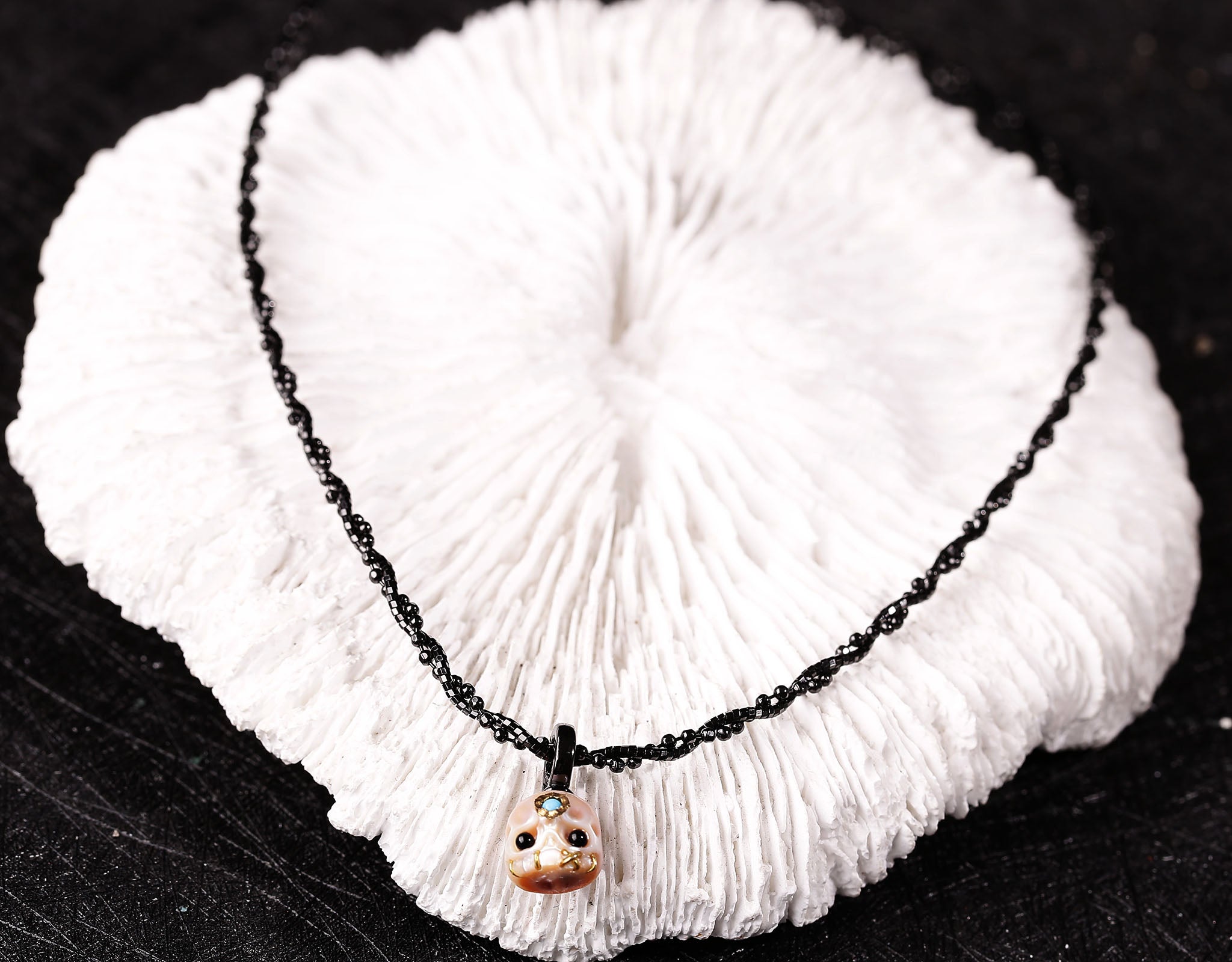Gesneden Pearl Skull śmaśana edelsteen kralen ketting