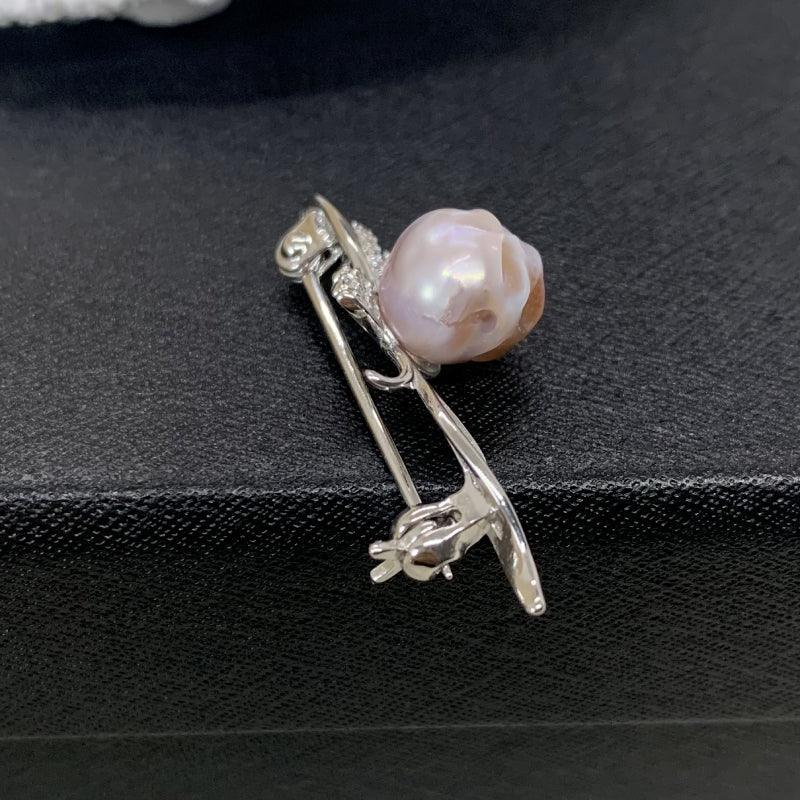 Belle Juri Fancy Corsage Pearl Skull Brooch