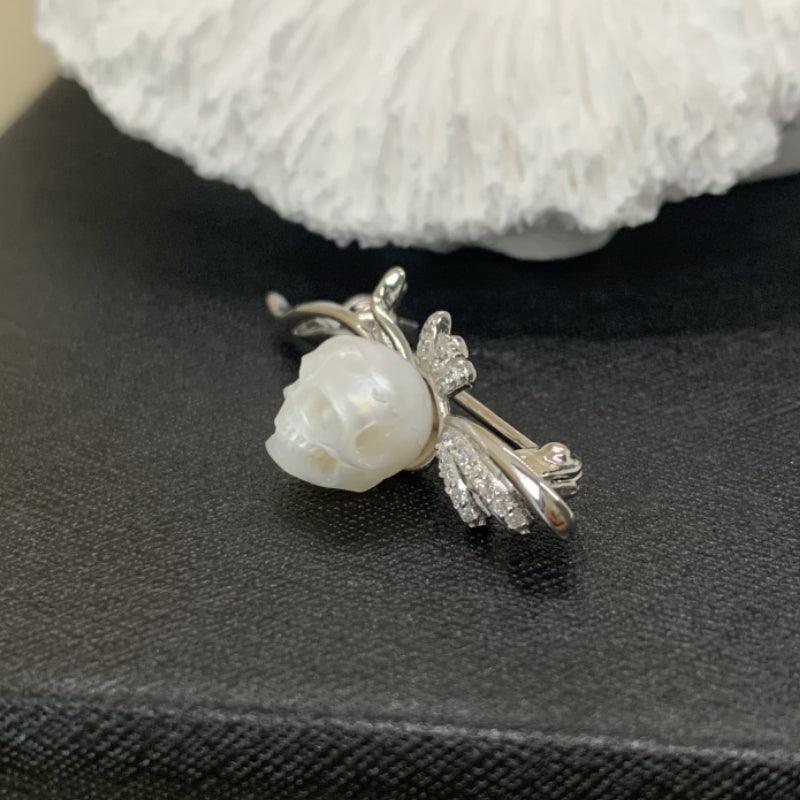 Belle Juri Fancy Corsage Pearl Skull Brooch