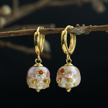 Ojos de piedra preciosa Śmaśana Pearl Skull Hoop Pendientes