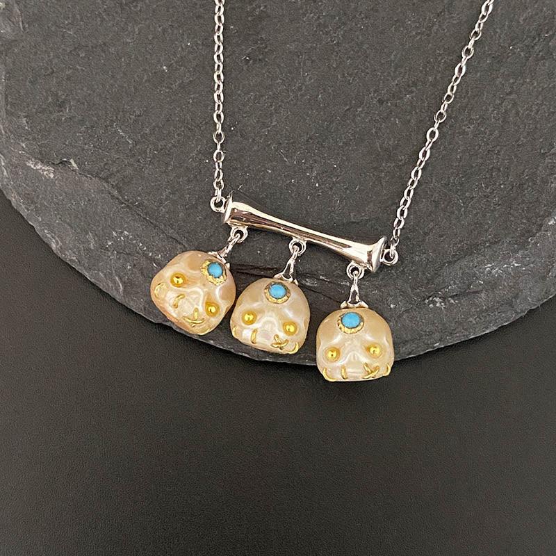 Belle Juri Golden Eye Three Śmaśana Skull Necklace