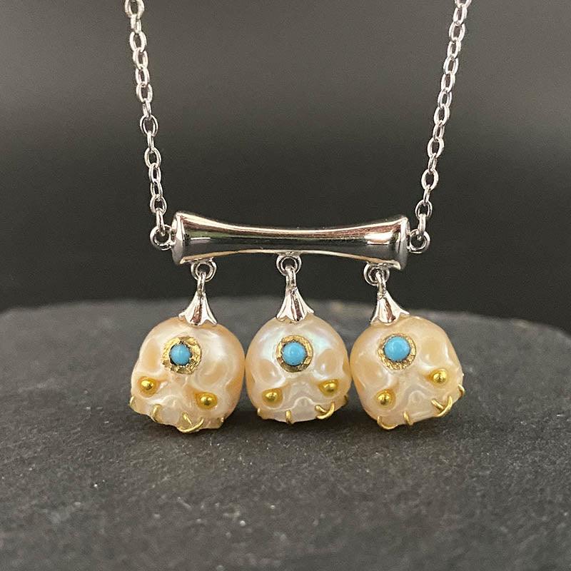 Belle Juri Golden Eye Three Śmaśana Skull Necklace