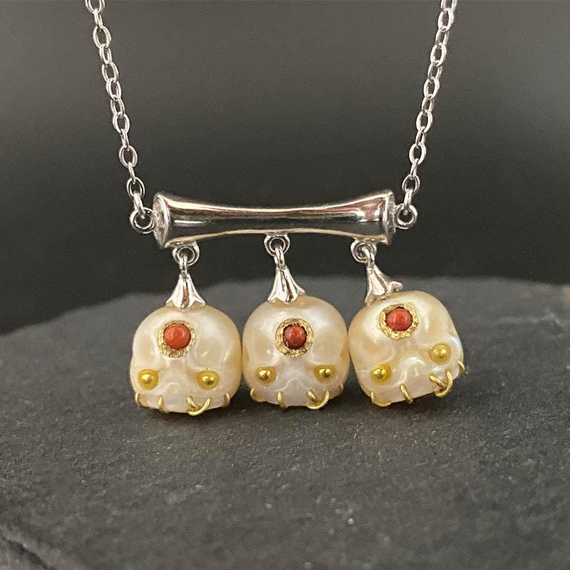 Belle Juri Golden Eye Three Śmaśana Skull Necklace