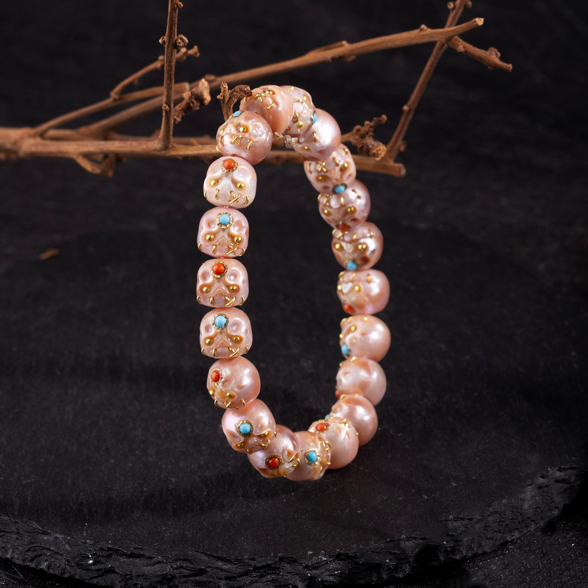 Golden Eyes Pearl Carved Śmaśana Skull Bead Bracelets