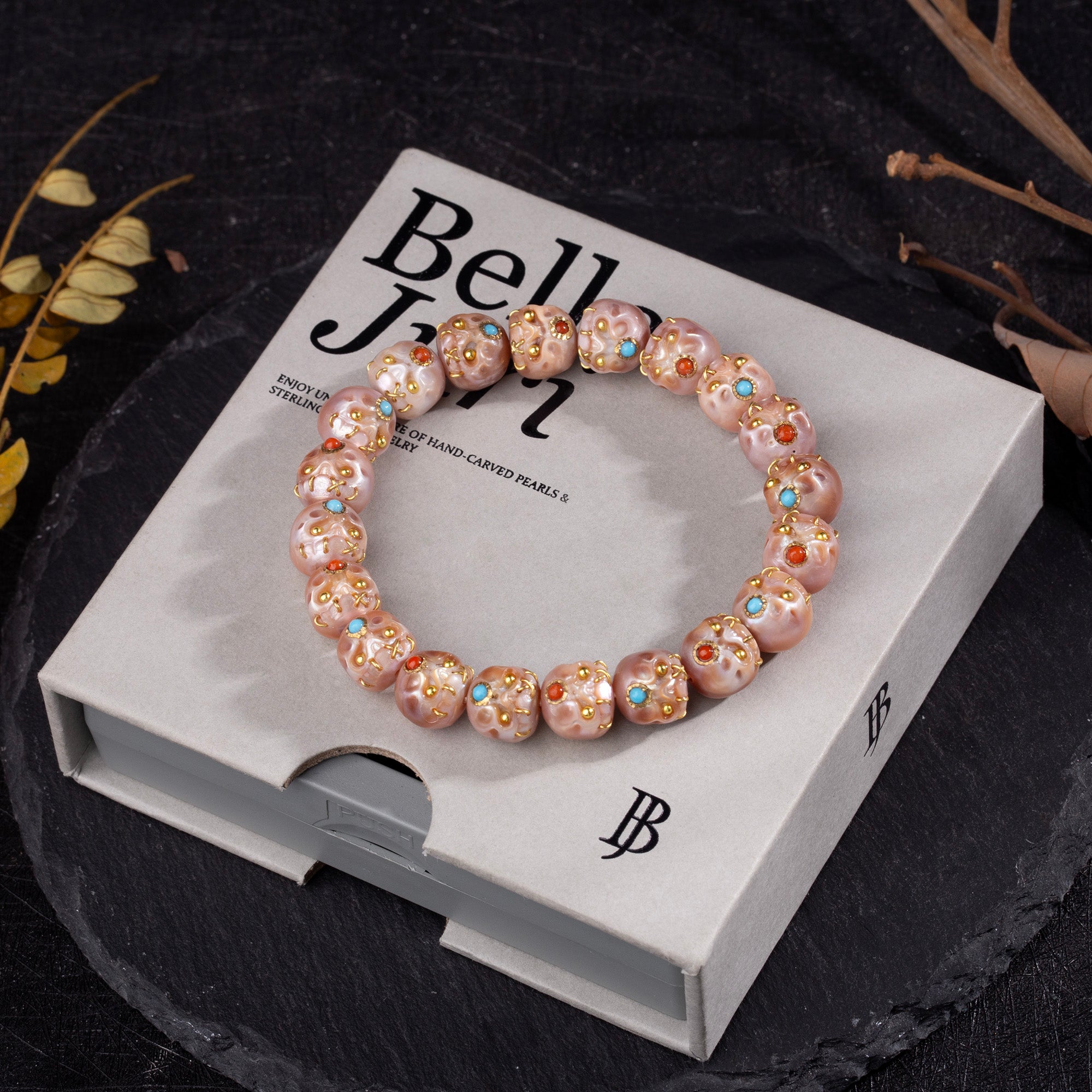 Golden Eyes Pearl Carved Śmaśana Skull Bead Bracelets