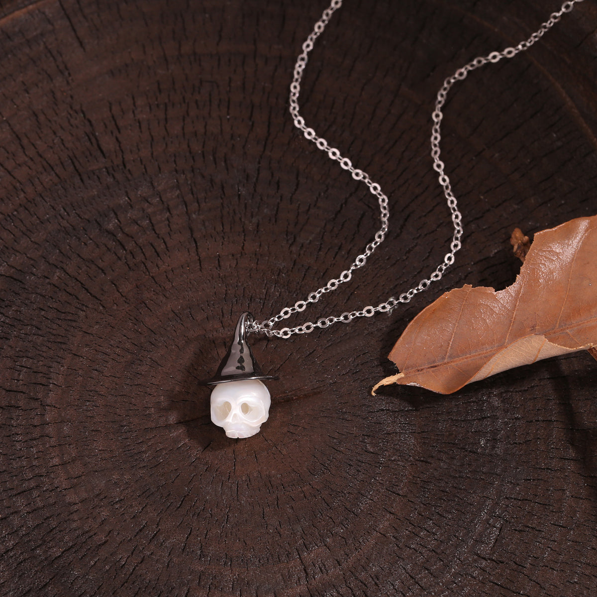 Gothic Cranium Pearl Witch Hat Necklace-White