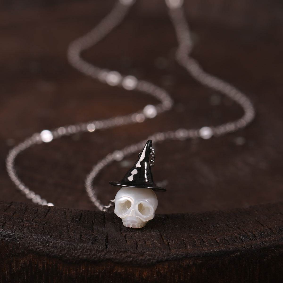 Gothic Cranium Pearl Witch Hat Necklace-White