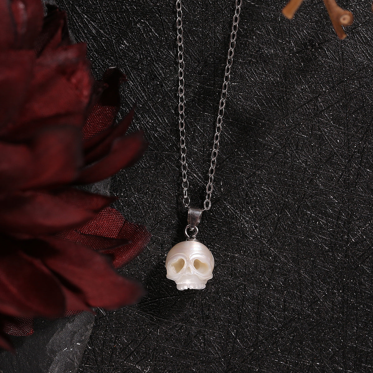Hand-carved Gothic Cranium Pearl Pendant Necklace-White