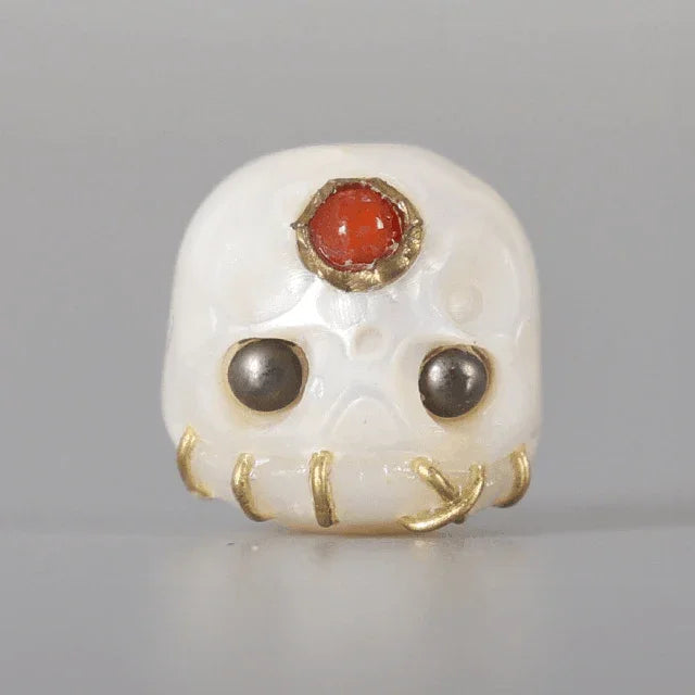 Belle Juri Ivory White Pearl Carved Śmaśana Skull Bead With Black Eyes