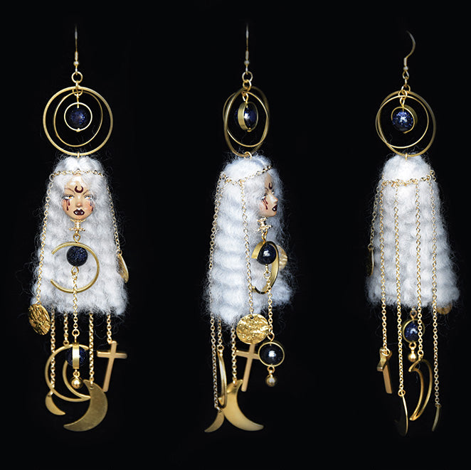 Orecchini di bambola con lana in feltro fatti a mano