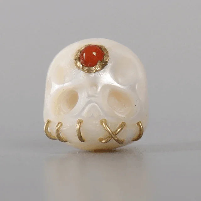 Belle Juri Natural Pearl Śmaśana Skull Bead