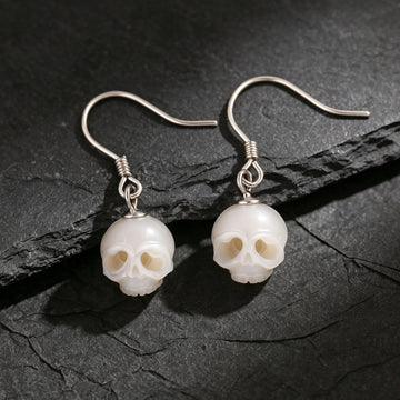 Pendientes clásicos de Skull Pearl Drop Huggie Hoop