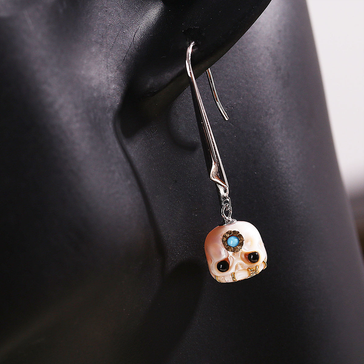 Minimalist Pearl Śmaśana Skull Hook Earrings