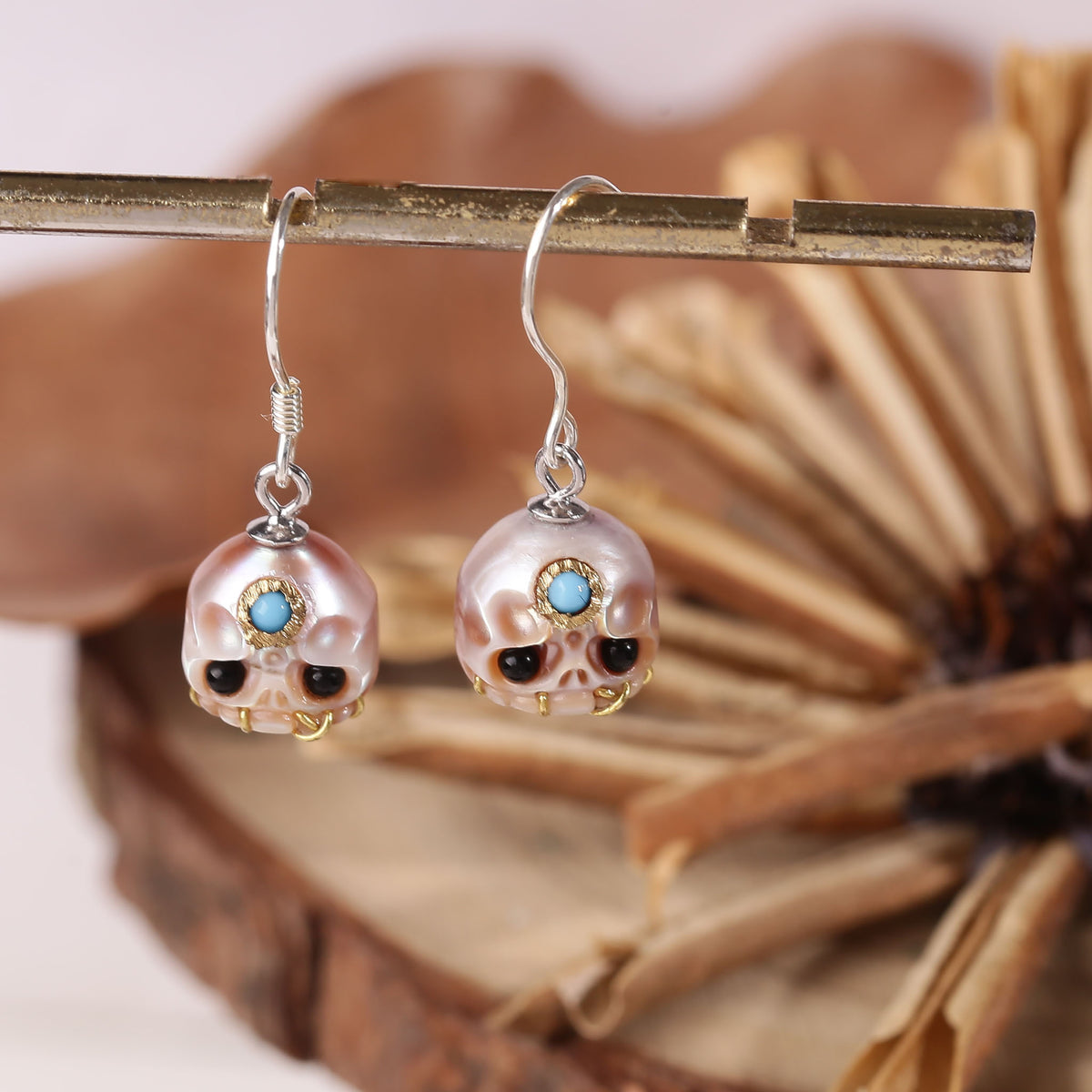 Minimalist Śmaśana Skull Pearl Dangle Drop Earrings