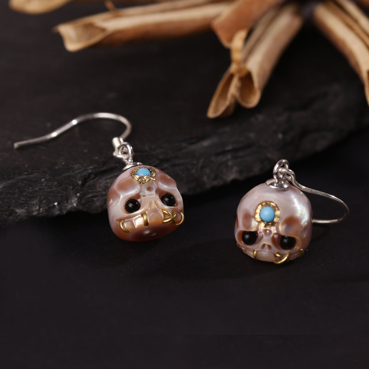 Minimalist Śmaśana Skull Pearl Dangle Drop Earrings