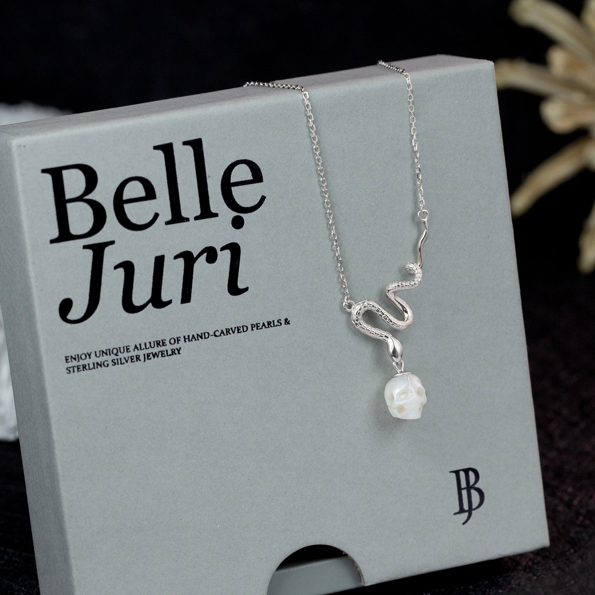 Collar de cráneo de perlas de serpientes místicas