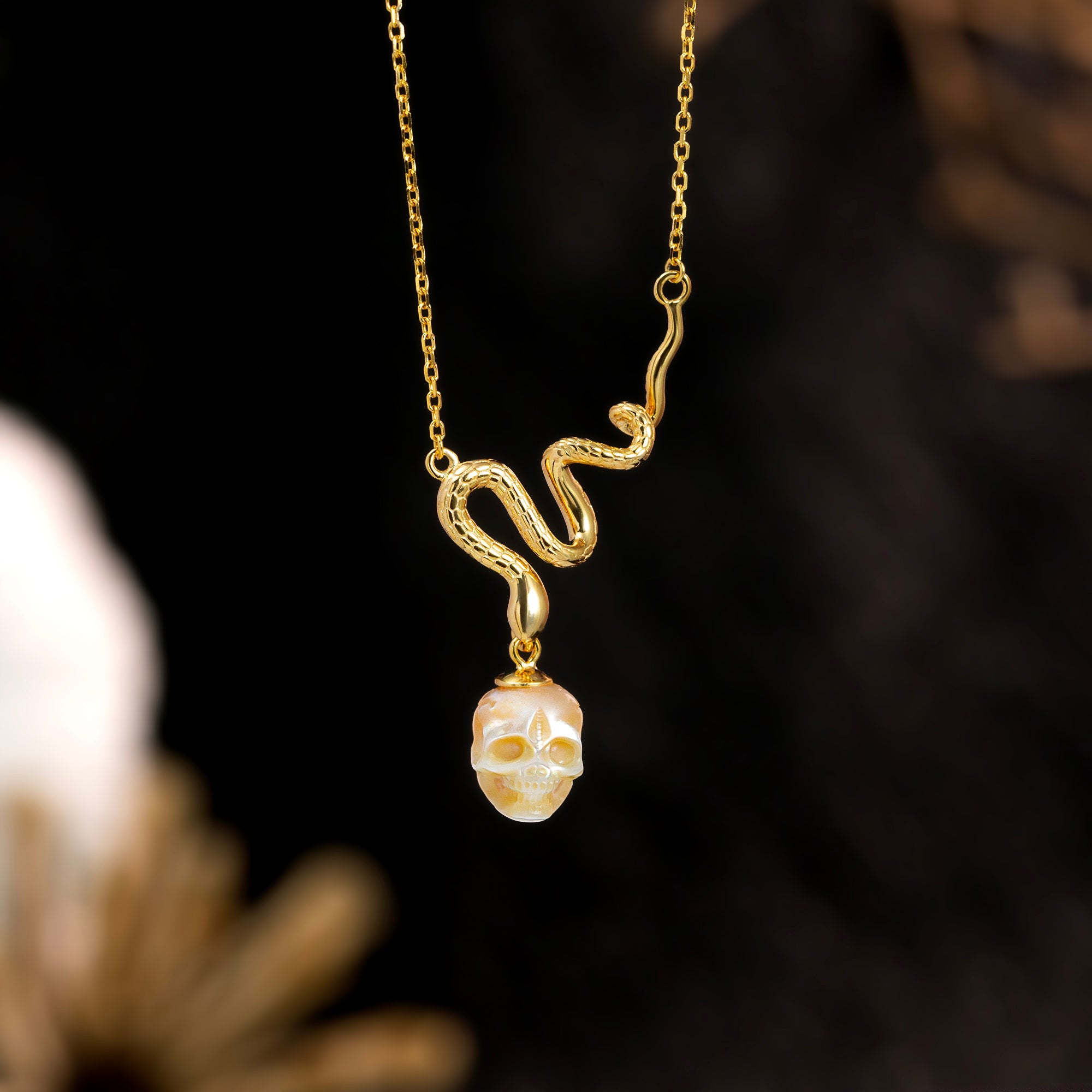 Collar de cráneo de perlas de serpientes místicas