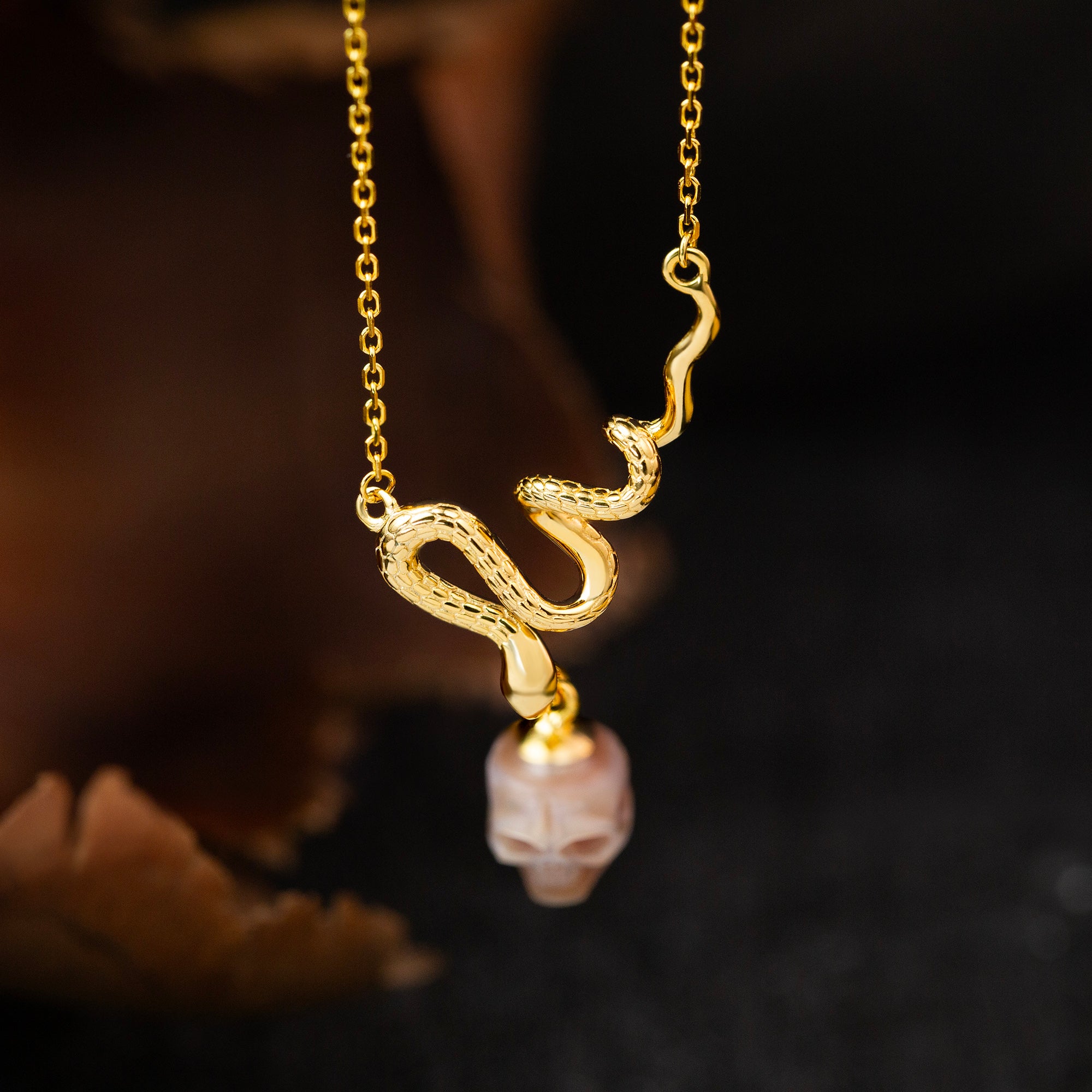 Collar de cráneo de perlas de serpientes místicas