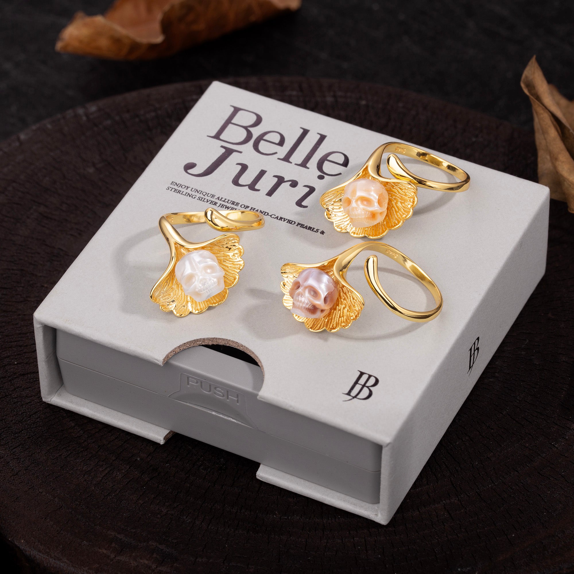 Encanto naturalista anillo de cráneo de perla de hoja de ginkgo