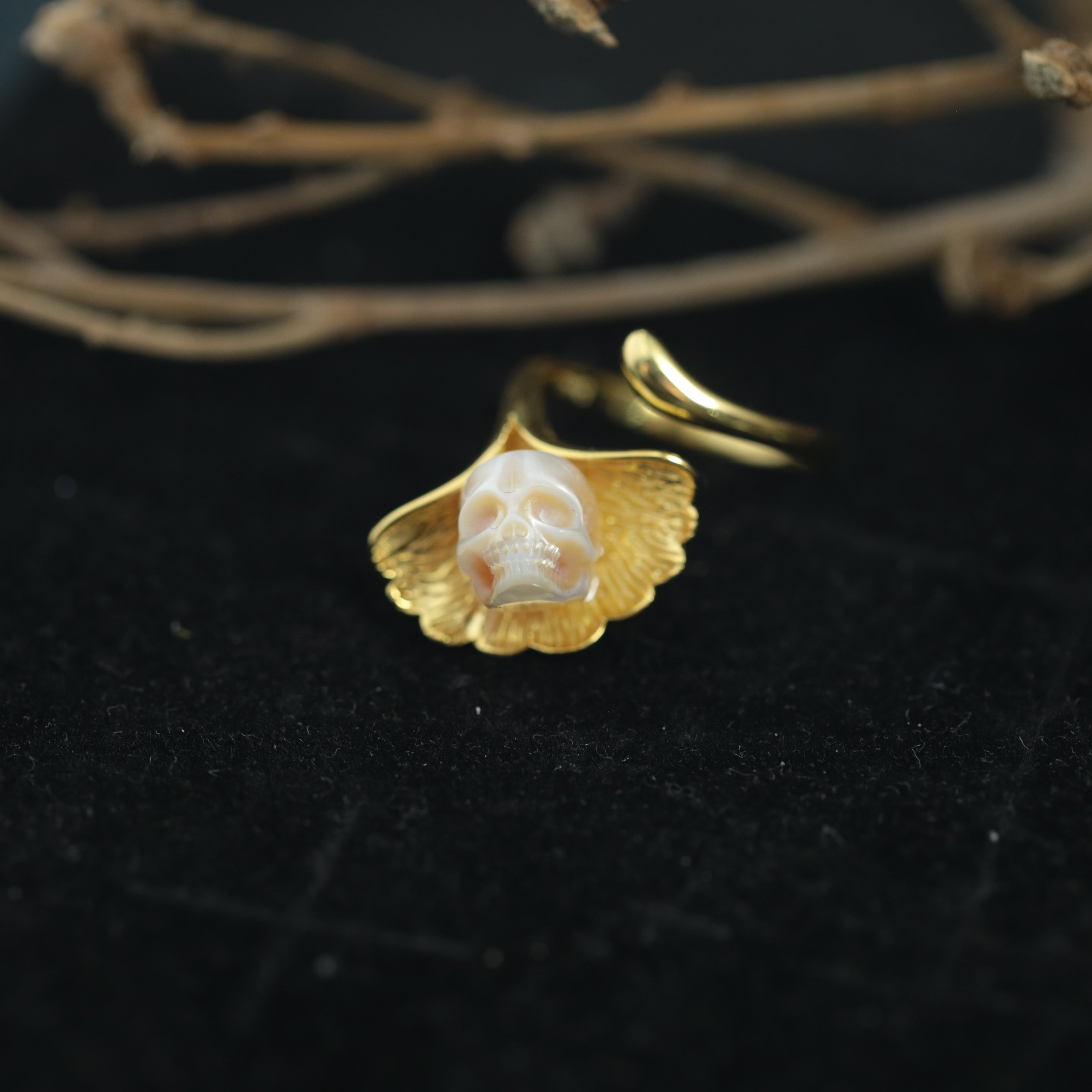 Naturalistic Charm Ginkgo Leaf Pearl Skull Ring
